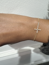 將圖片加載到圖庫查看器中， Lucera Diamond Cross Bracelet in 18K Yellow Gold | JustLise