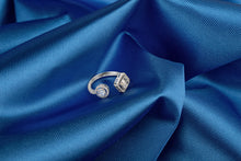 Laad de afbeelding in de galerijviewer, &lt;transcy&gt;Verblinden Lux 18 witgouden diamanten 0,31ct / handtekening ring&lt;/transcy&gt;